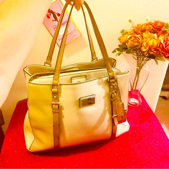 “Guess”  Large hand Bag - Picture 2 of 16